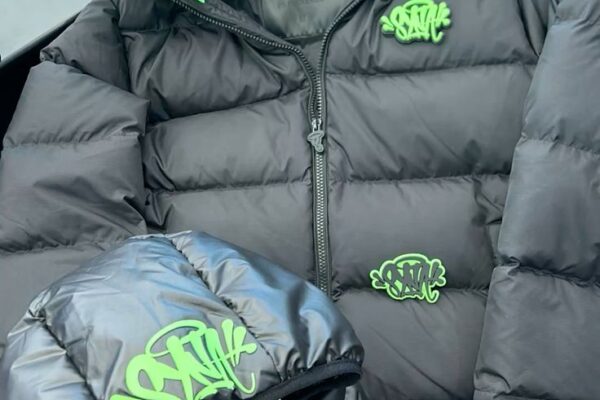 syna world Hoodie Official syna world Store