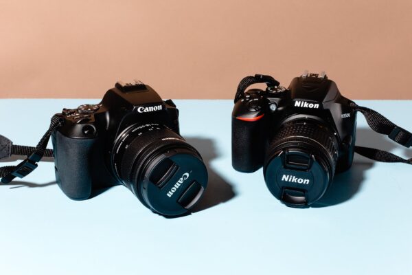 Low Light Photography: DSLR, Mirrorless, or Phone-Type Cameras? best camera for low-light