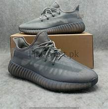 yeezy shoes pakistan