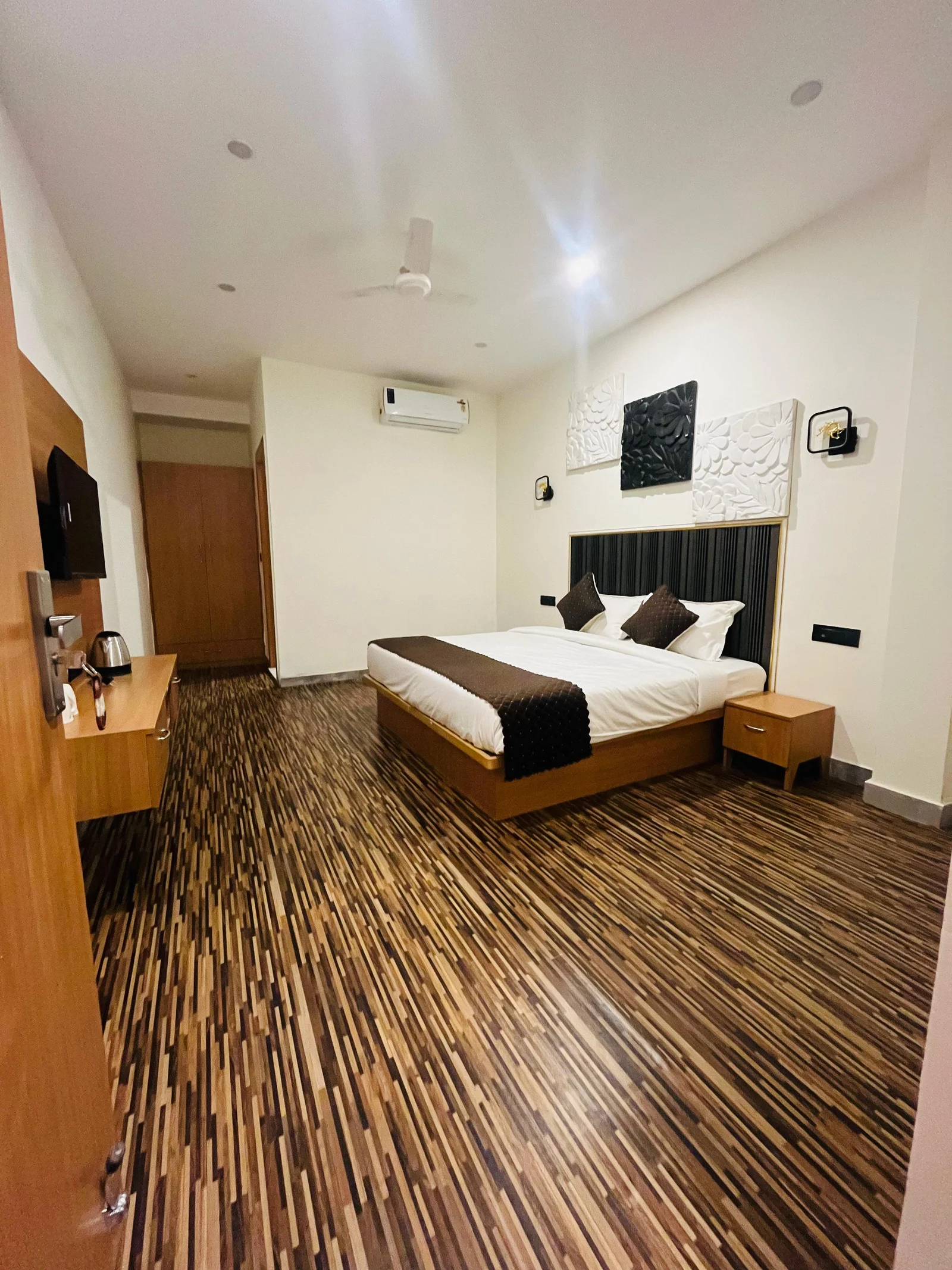 hotels near Bisrakh Noida Extension