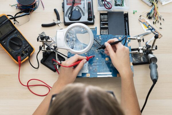 Embedded System Trainer Kits for Engineering Labs: Empowering Hands-On Innovation