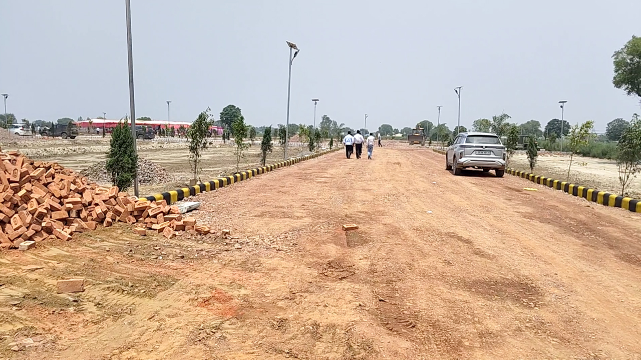 Plot in Noida