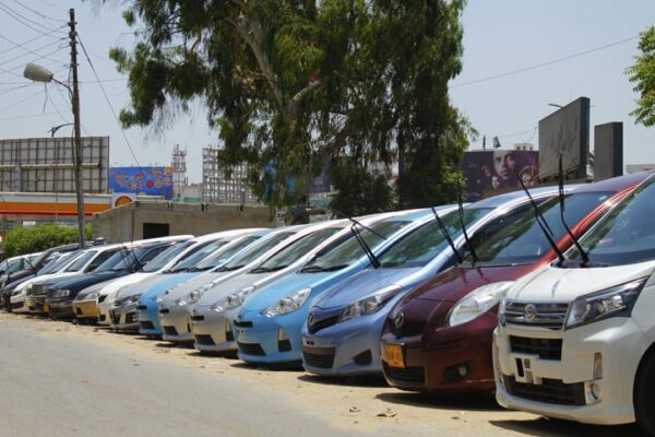 Lahore on Your Terms: The Benefits of Renting a Car for Your Next Visit