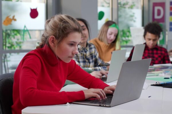 How an Essay Grader Detects Clarity, Structure, and Tone in Seconds essay grader
